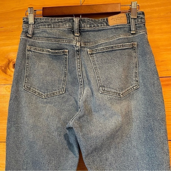 Abercrombie & Fitch Curve Love Distressed High Rise Mom Jeans 27 Short - Picture 4 of 9